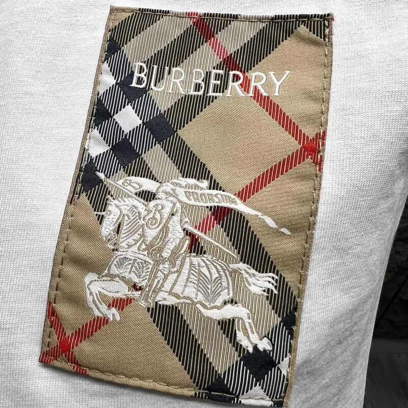 T-shirt classique brodé Cheval de guerre