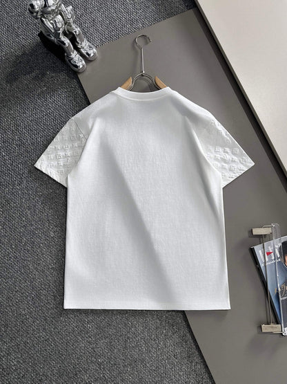 Camiseta con mangas estampadas por todas partes