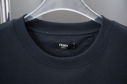 Camiseta con bordado colorido
