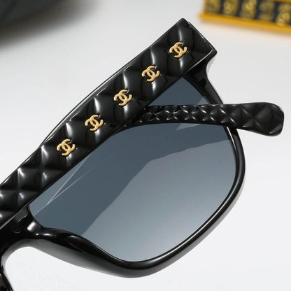 Gafas de sol con patillas y diseño de diamantes de estilo elegante
