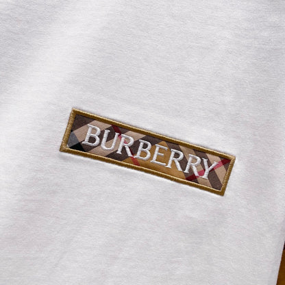T-shirt à rayures à carreaux sur les manches