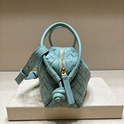 Elegante bolso de hombro de cuero tejido con hebilla de doble anilla