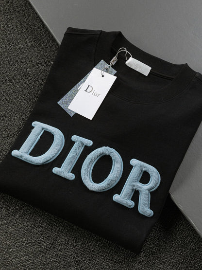 Camiseta con bordado flocado