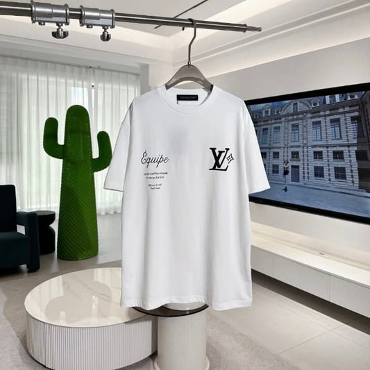 Camiseta estampada clásica y minimalista