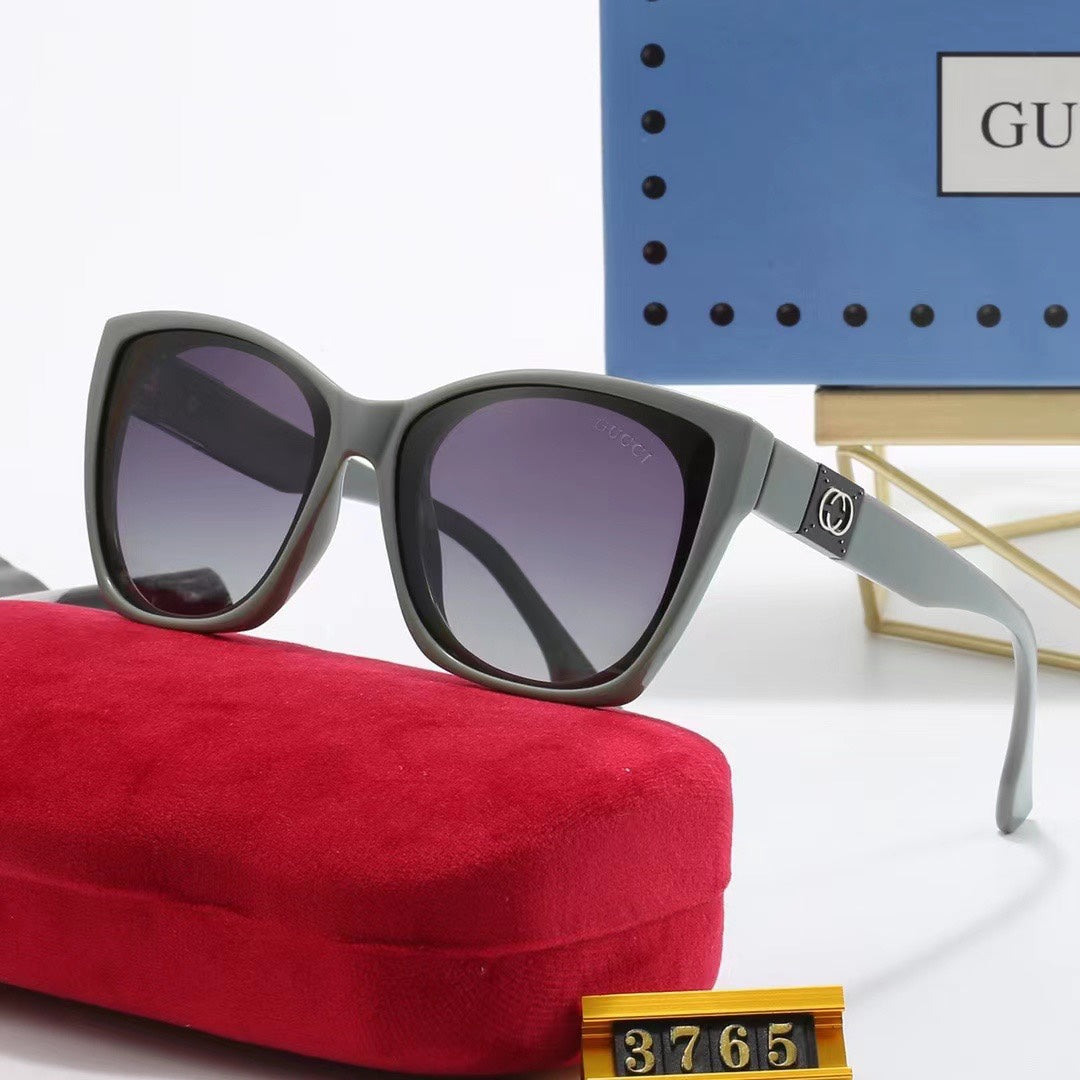 Gafas de sol con montura cuadrada y redonda