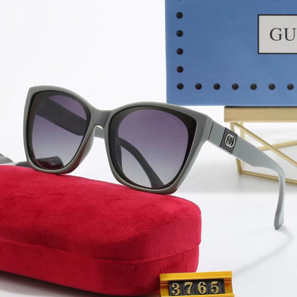 Gafas de sol con montura cuadrada y redonda