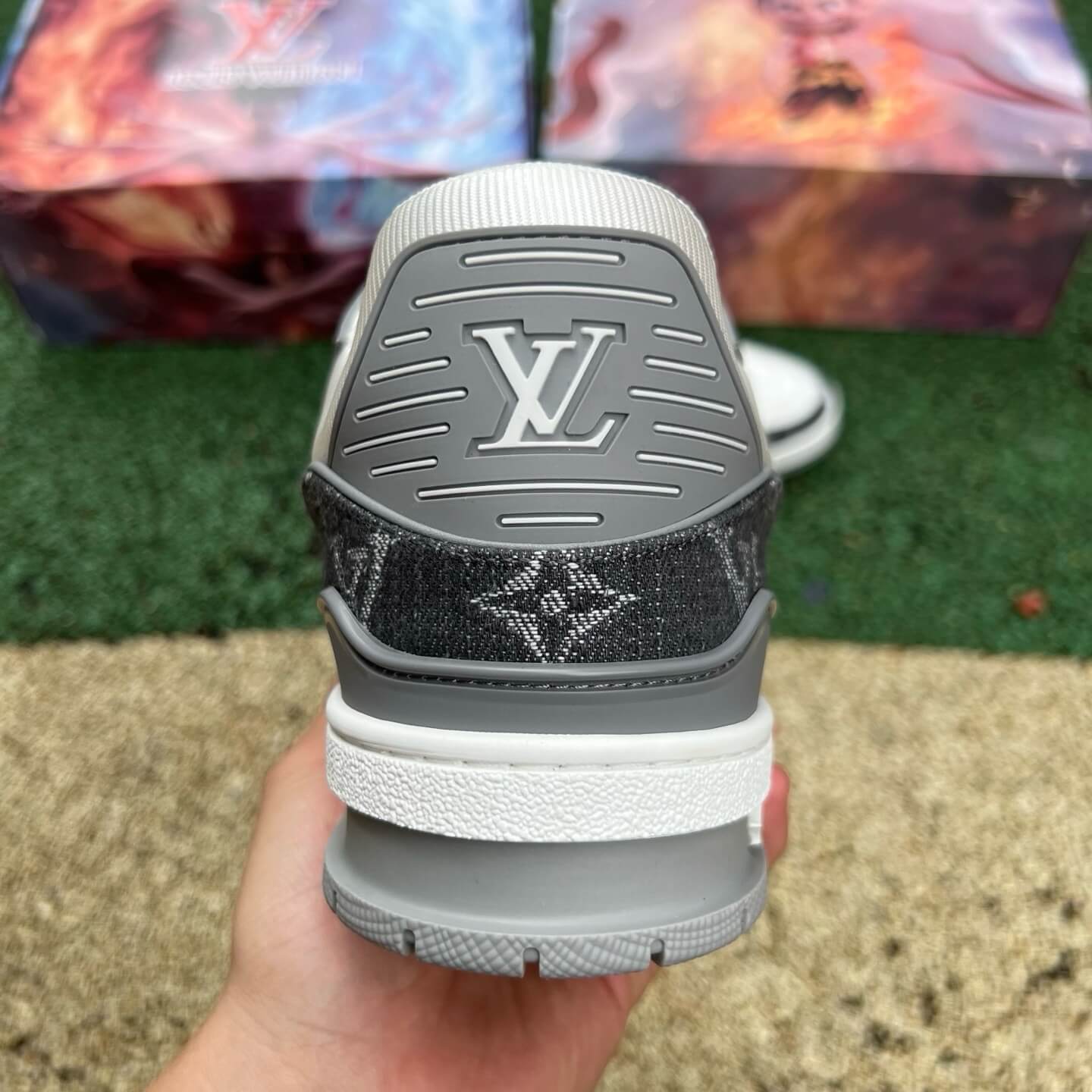 Las zapatillas blancas y negras más vendidas