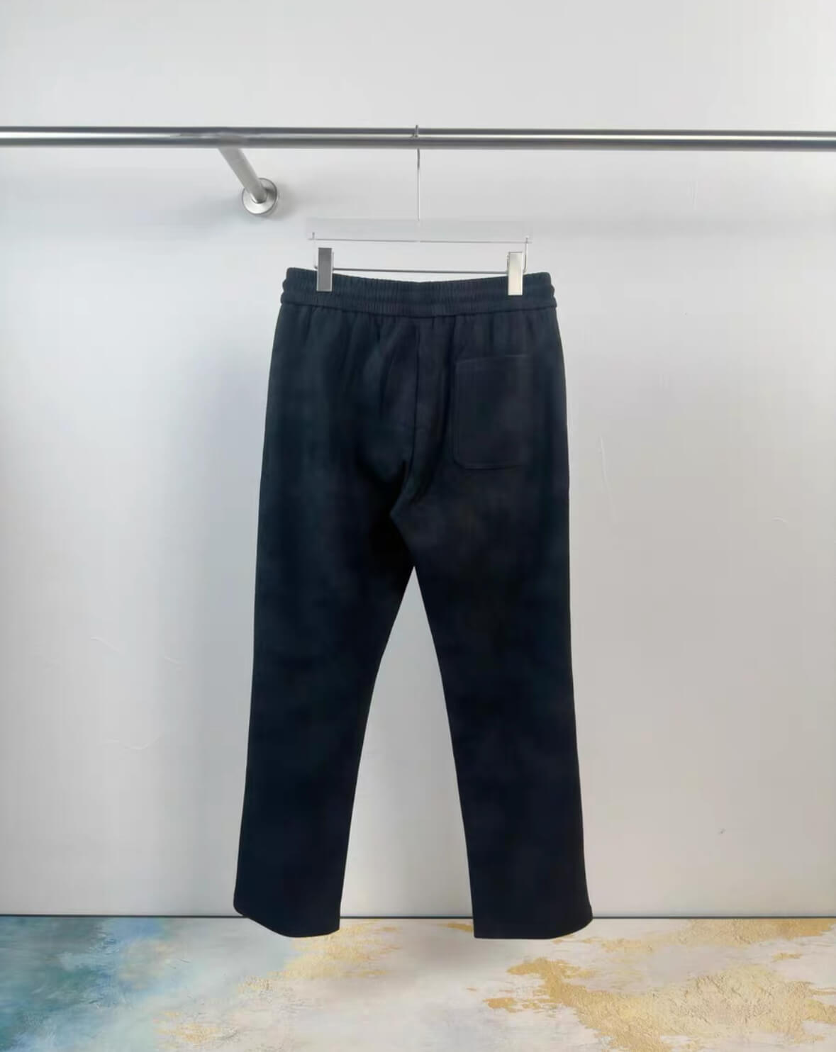 Pantalones cómodos con patrón clásico