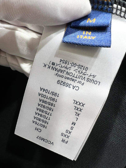 Camiseta con bordado agrietado y patrón