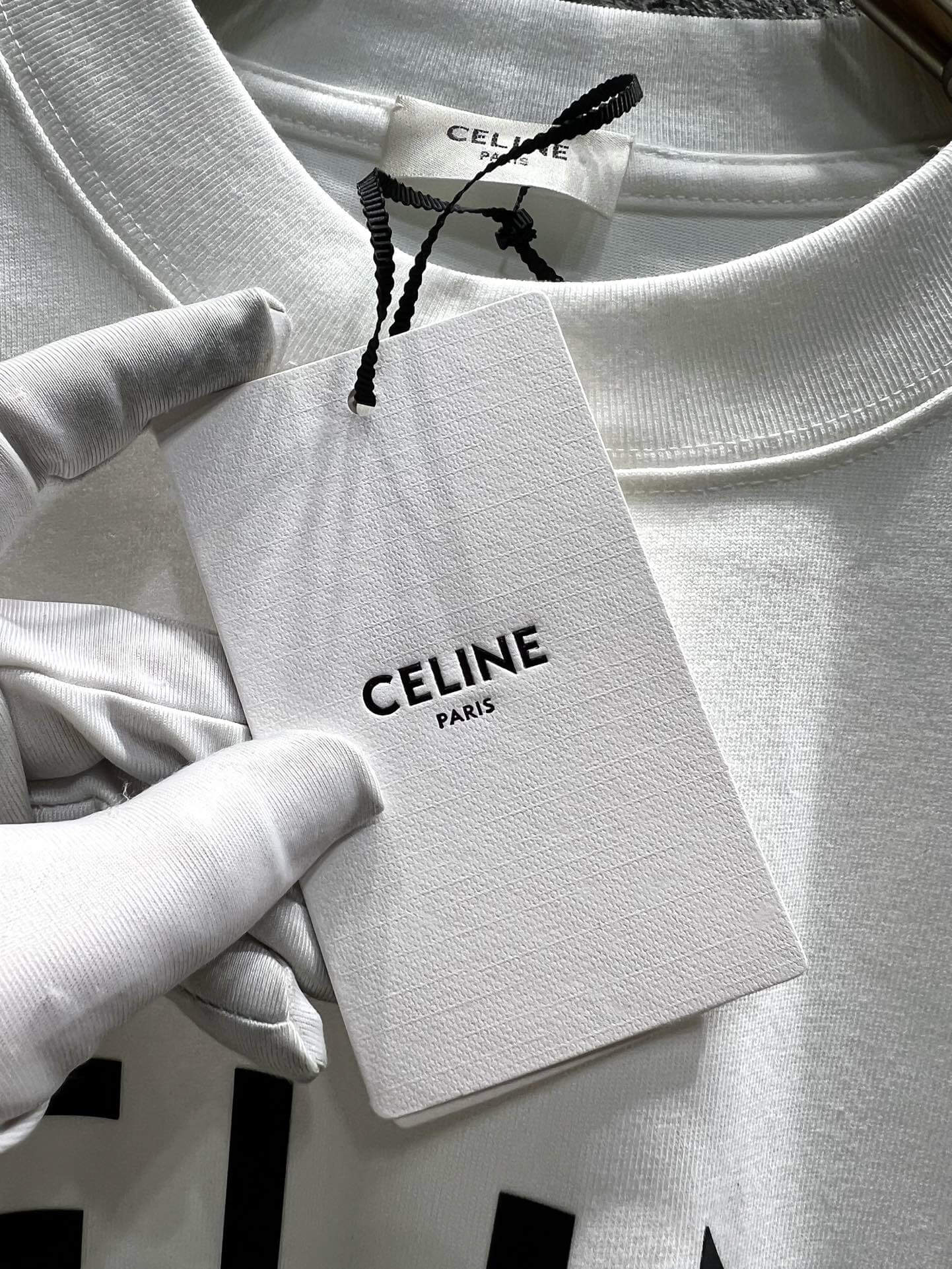 Camiseta con estampado de letras clásicas