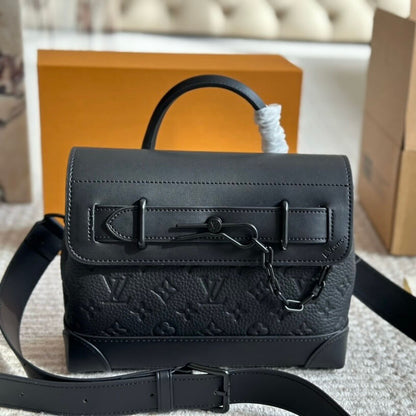 Sac messager avec épingle en relief