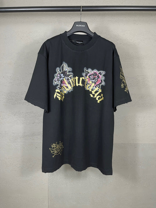 Camiseta con diamantes de imitación destruidos en la parte delantera y trasera
