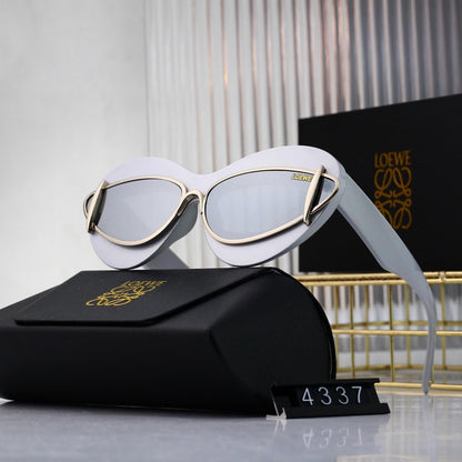 Lunettes de soleil rétro modernes à monture en cœur incrustée