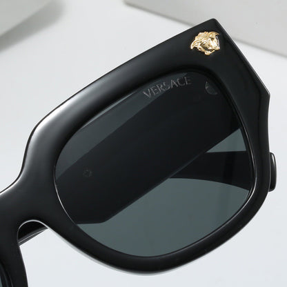 Gafas de sol con montura gruesa