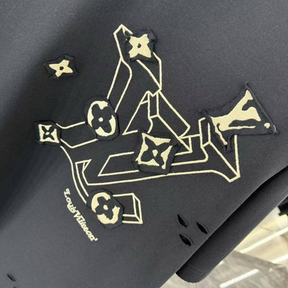 Bordado en camiseta de cuero