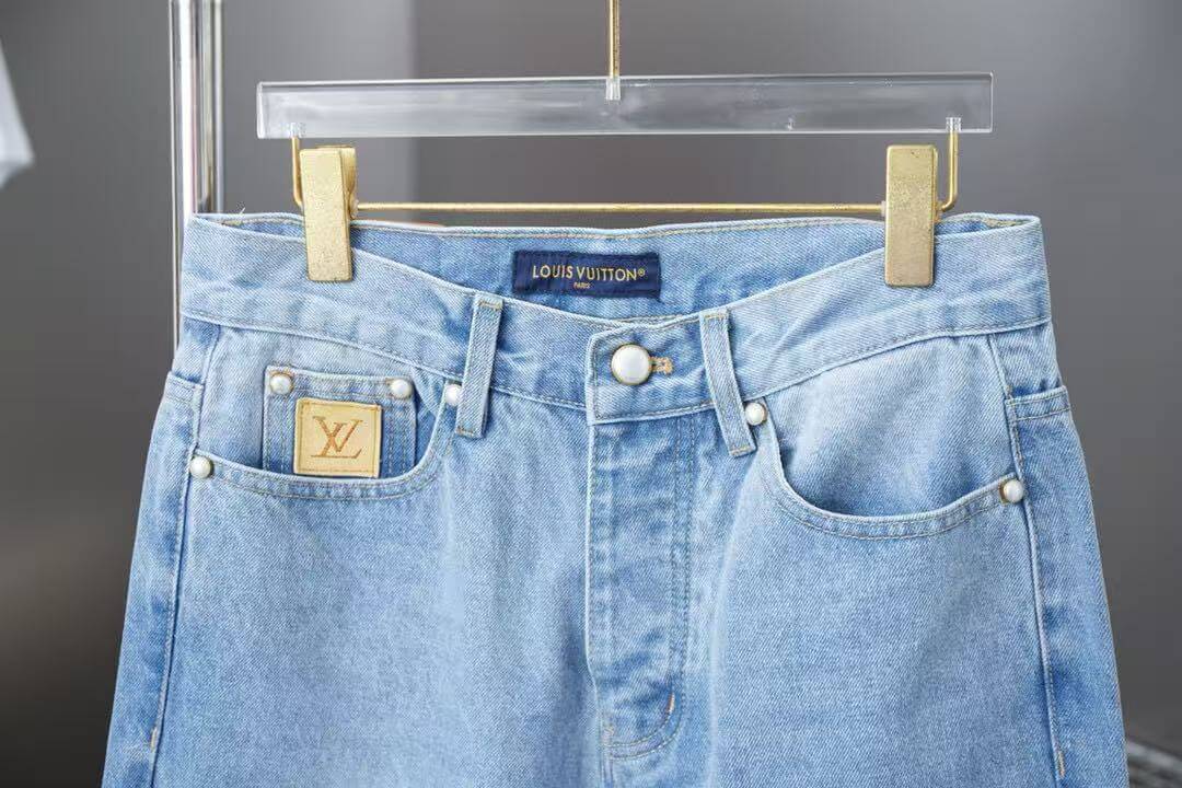 Vaqueros clásicos bordados
