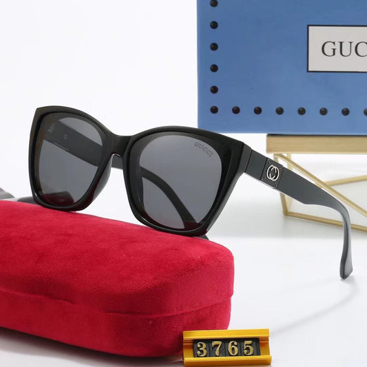 Gafas de sol con montura cuadrada y redonda