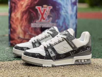 Las zapatillas blancas y negras más vendidas