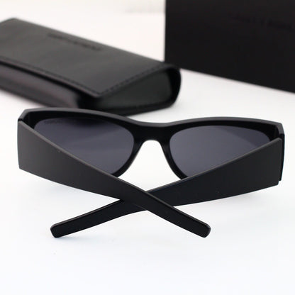 Lunettes de soleil carrées œil de chat modernes et élégantes