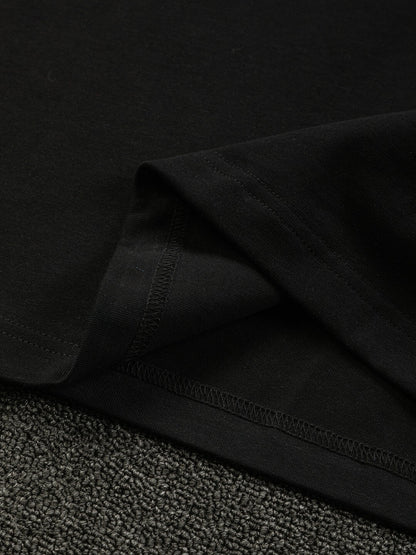 Camiseta con bordado flocado