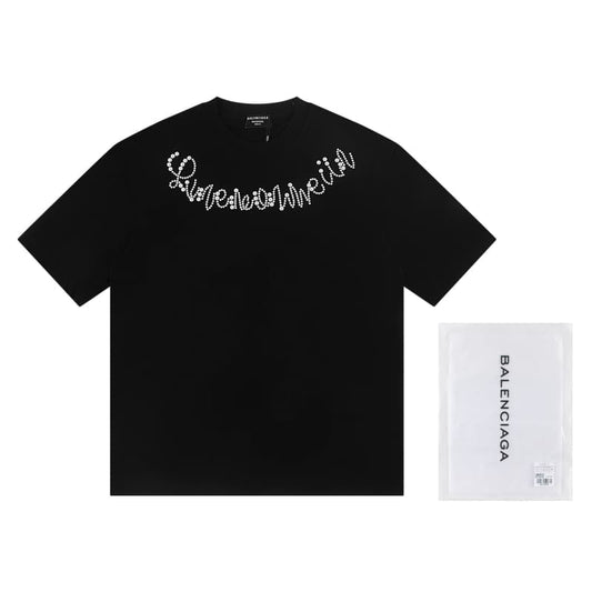Camiseta con detalle de perla 2025