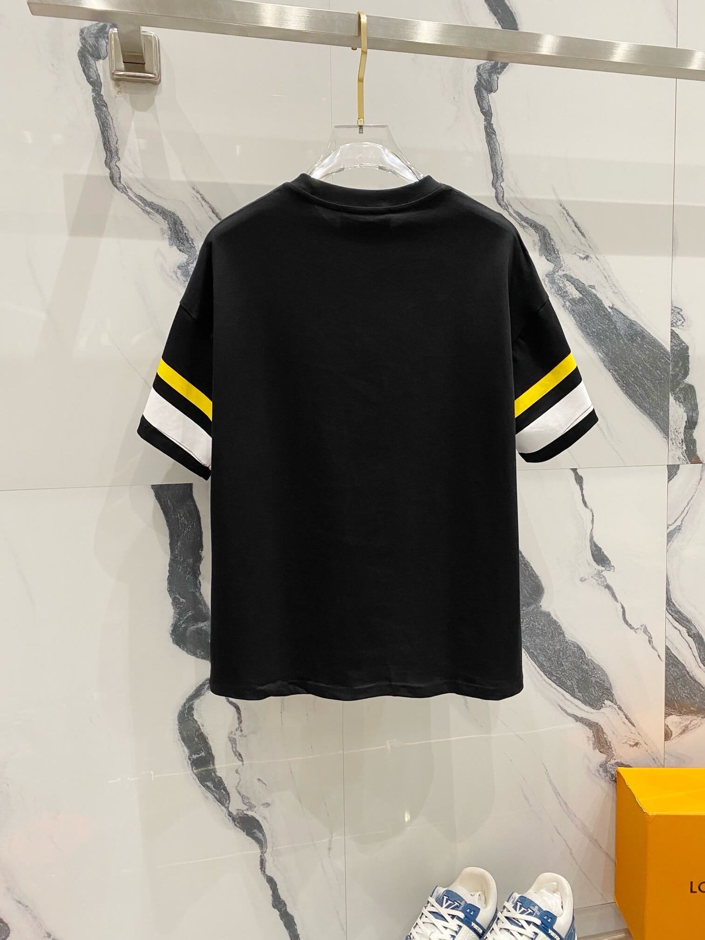 Camiseta de rayas en las mangas