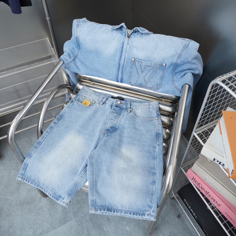 Shorts vaqueros con letras bordadas en el bolsillo