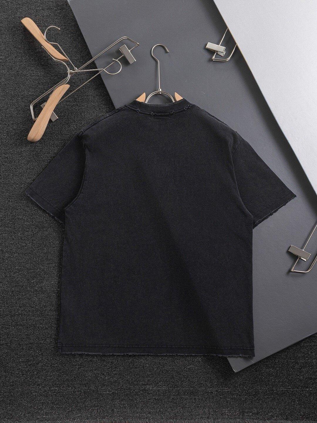Camiseta con diseño rasgado