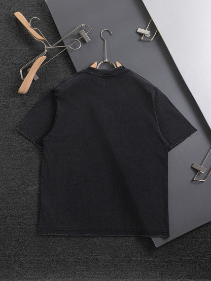 Camiseta con diseño rasgado