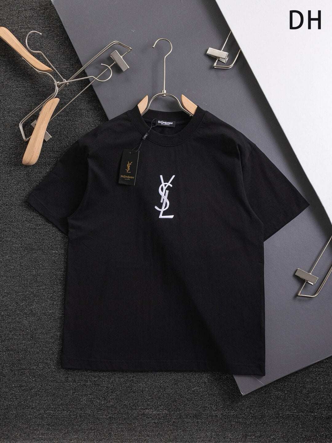 Nouveau t-shirt brodé
