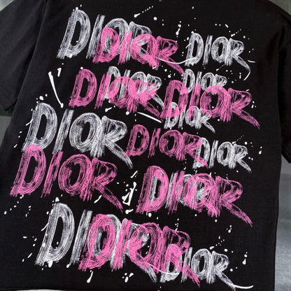 Camiseta clásica con estampado de grafiti integral