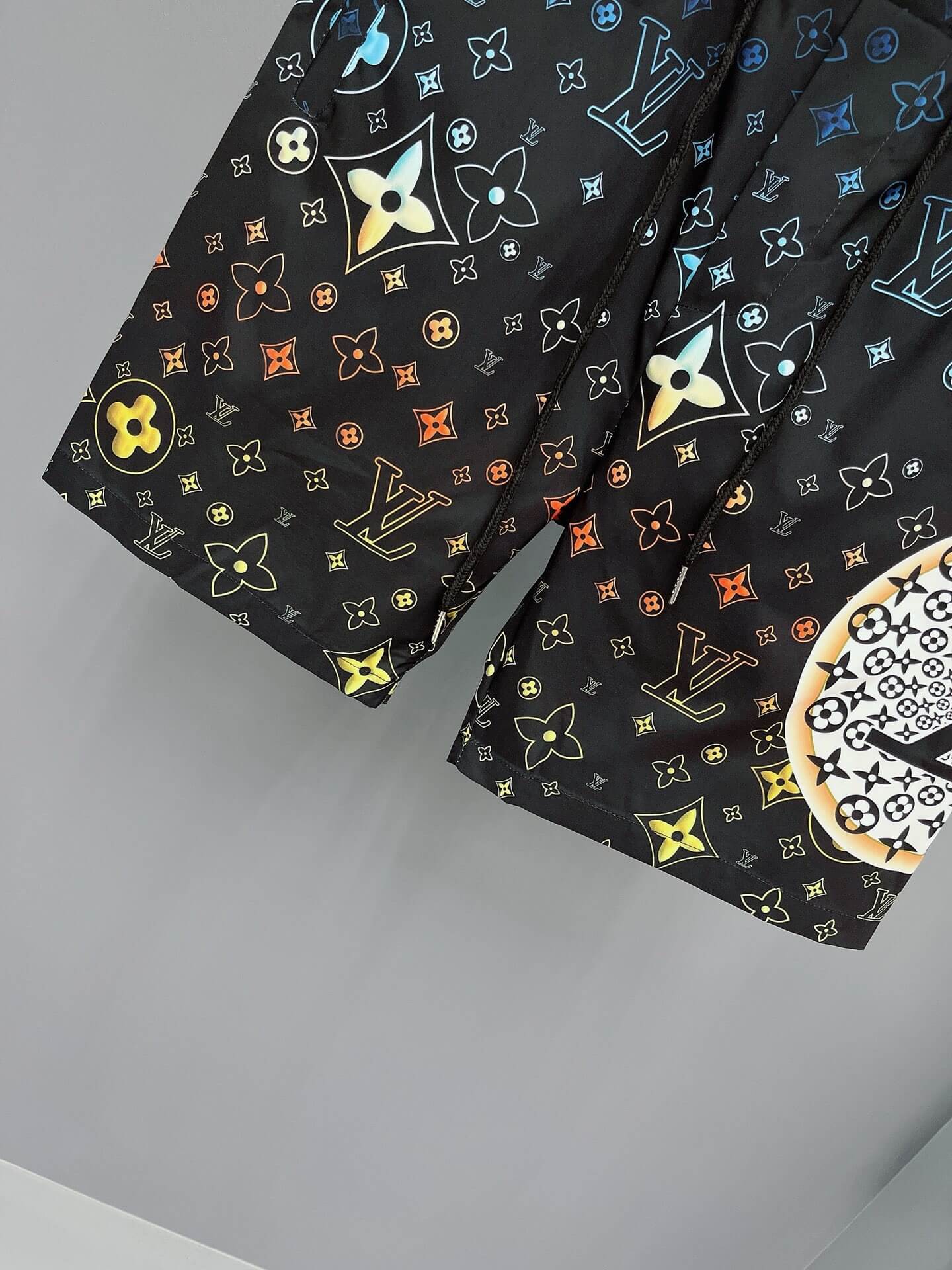 Shorts de playa con estampado completo de moda