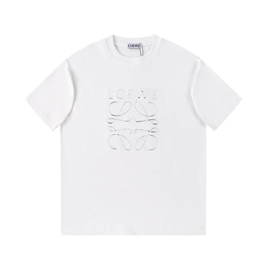 Camiseta bordada con apliques cortados a mano