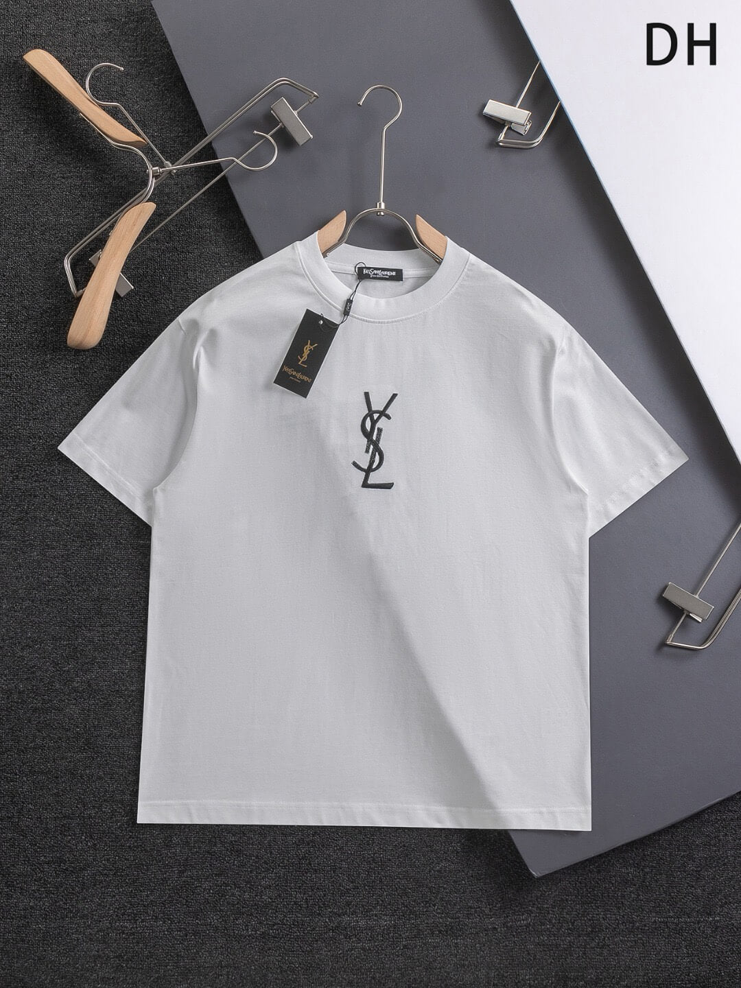 Nouveau t-shirt brodé