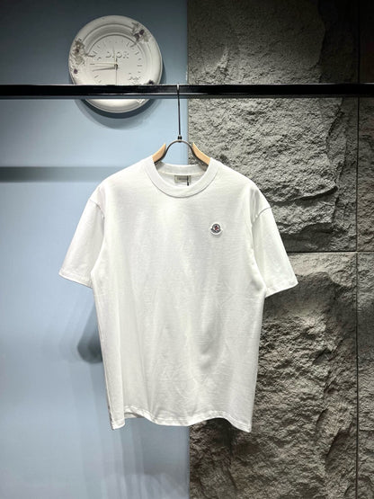 Camiseta con bordado delantero y trasero