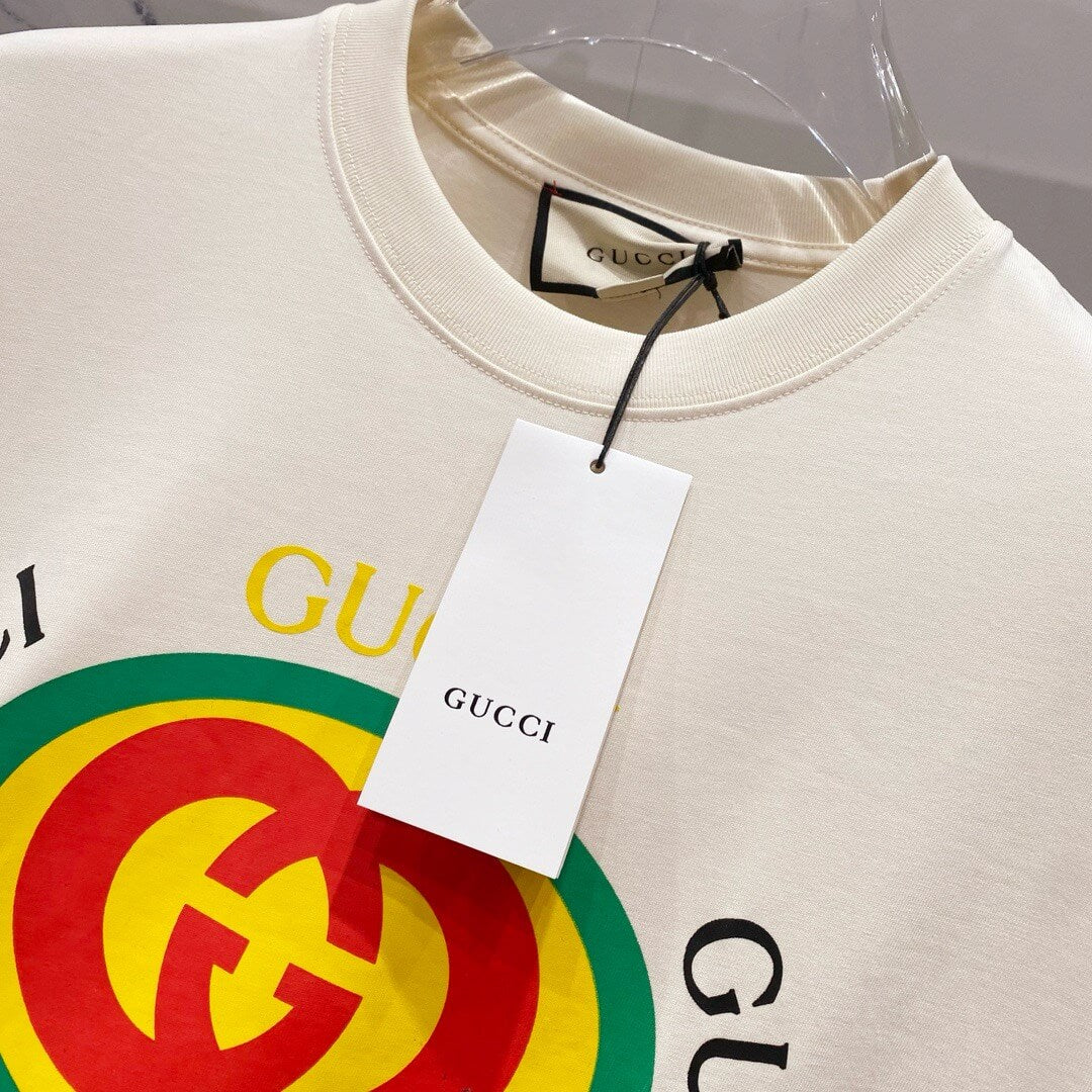 Camiseta de rayas en las mangas