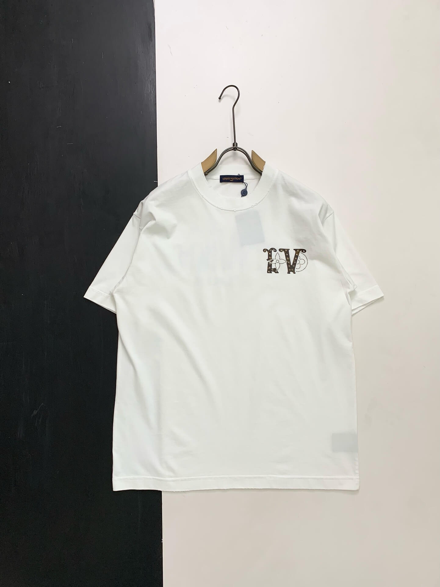 Camiseta con letras de diamantes de imitación
