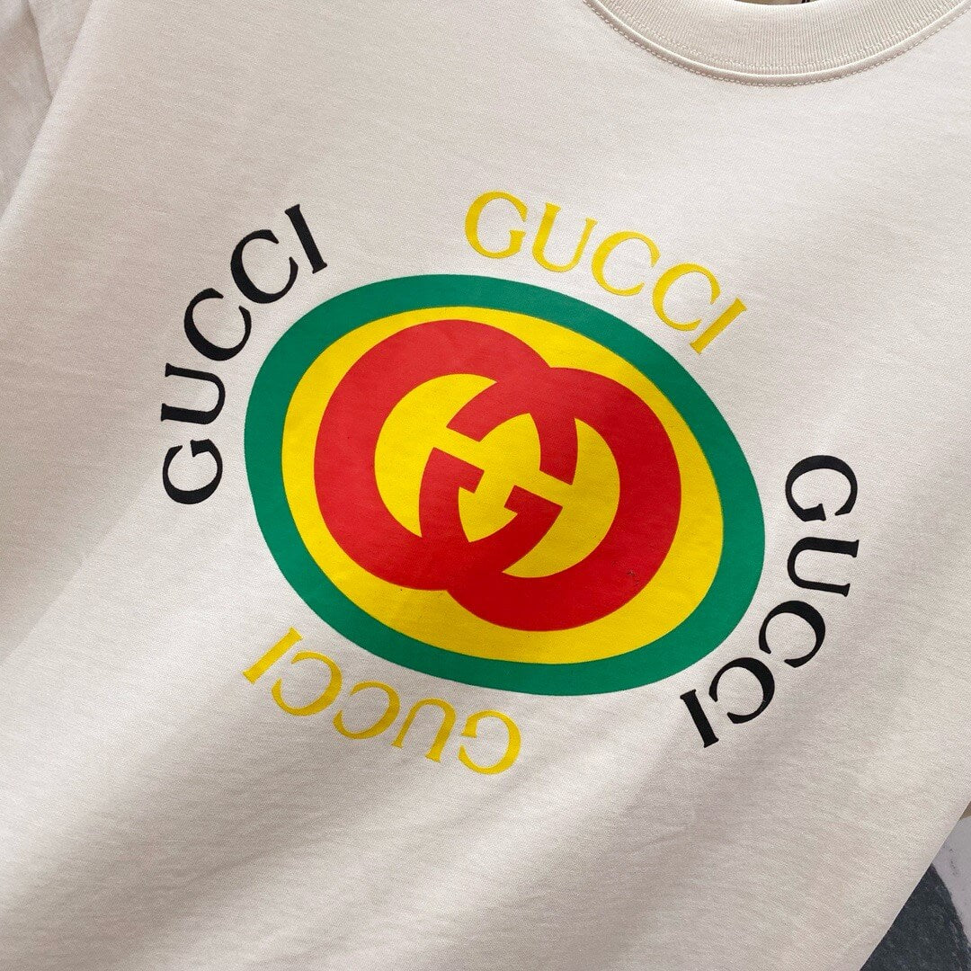 Camiseta de rayas en las mangas