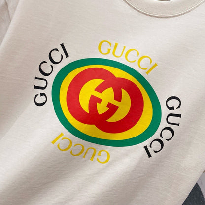 Camiseta de rayas en las mangas