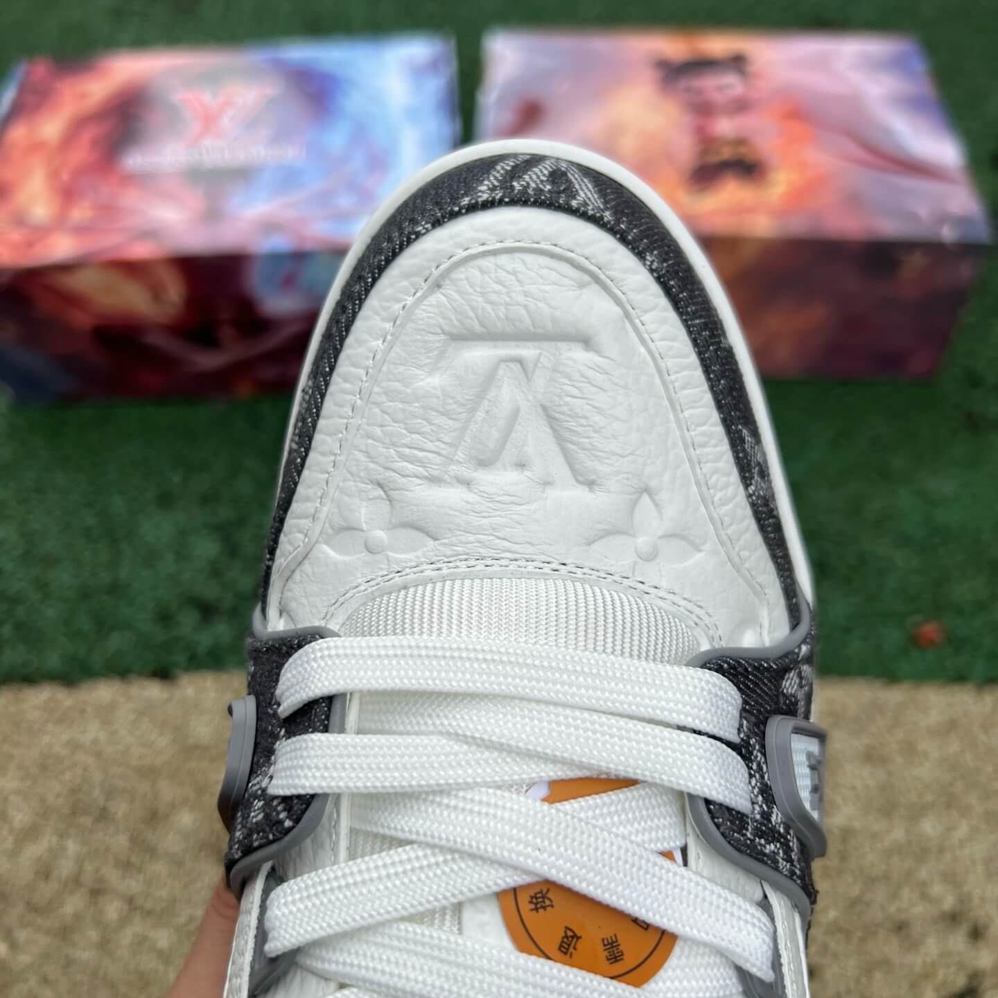 Las zapatillas blancas y negras más vendidas