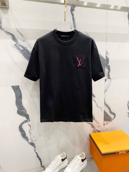 Camiseta con diseño roto