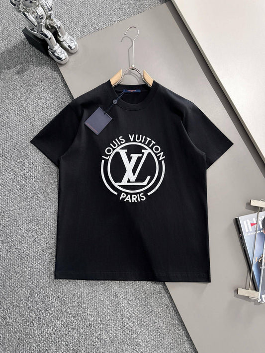 Camiseta con círculo bordado
