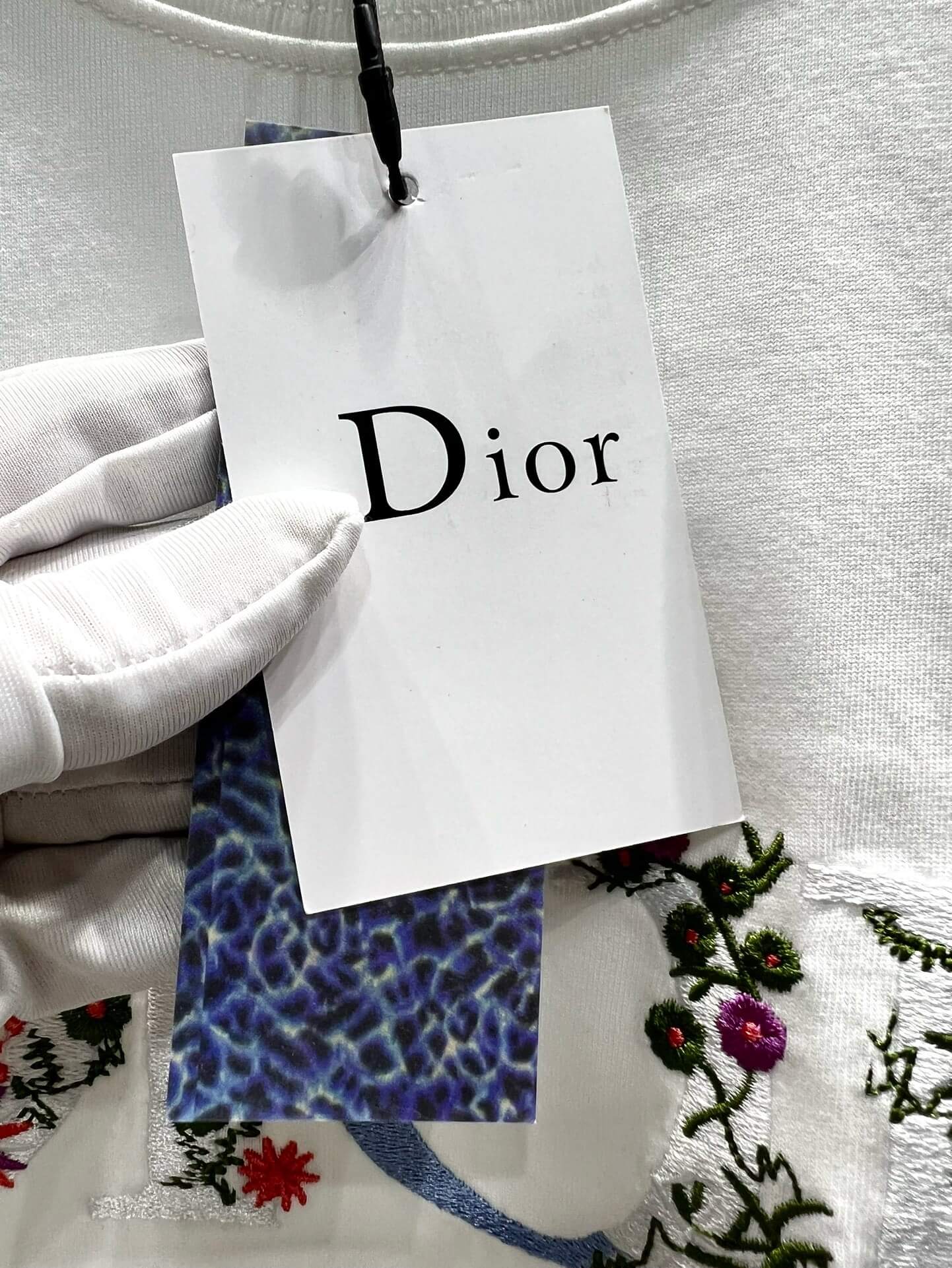 T-shirt à broderie florale