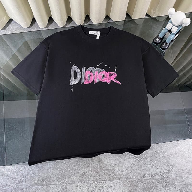 Camiseta clásica con estampado de grafiti integral