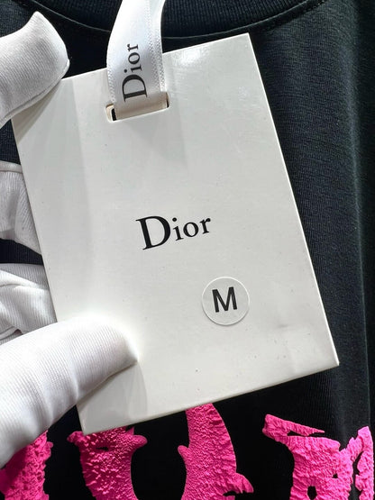 Camiseta con letras de espuma