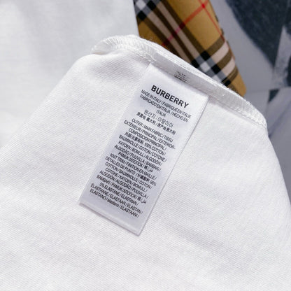 T-shirt à rayures à carreaux sur les manches