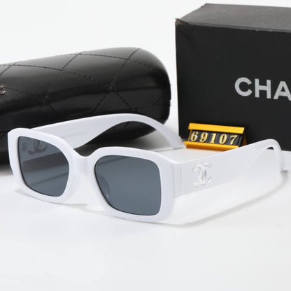 Lunettes de soleil chics transparentes à double C