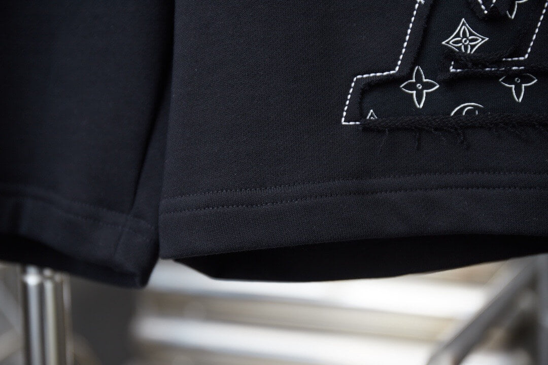 Pantalones cortos con apliques de pétalos