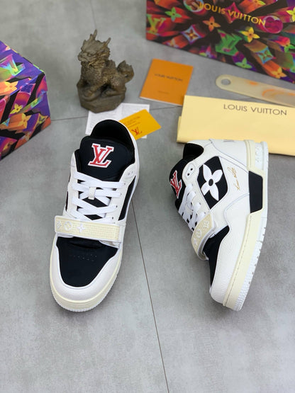 Zapatillas deportivas con tacón bordado