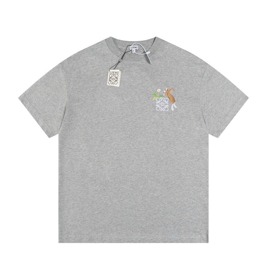Camiseta con bordado de conejo